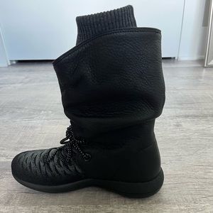 Black Nike Roshe Two Hi Flyknit